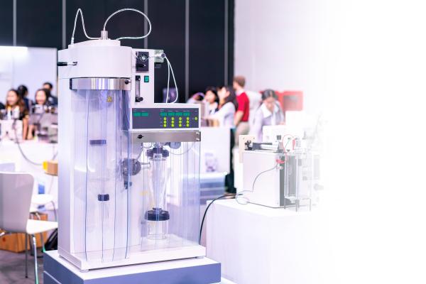 Spray dryer device of lab for producing a dry powder from liquid